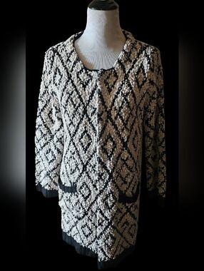 Solitaire Textured Black and Cream Diamond Knit Open Cardigan Large